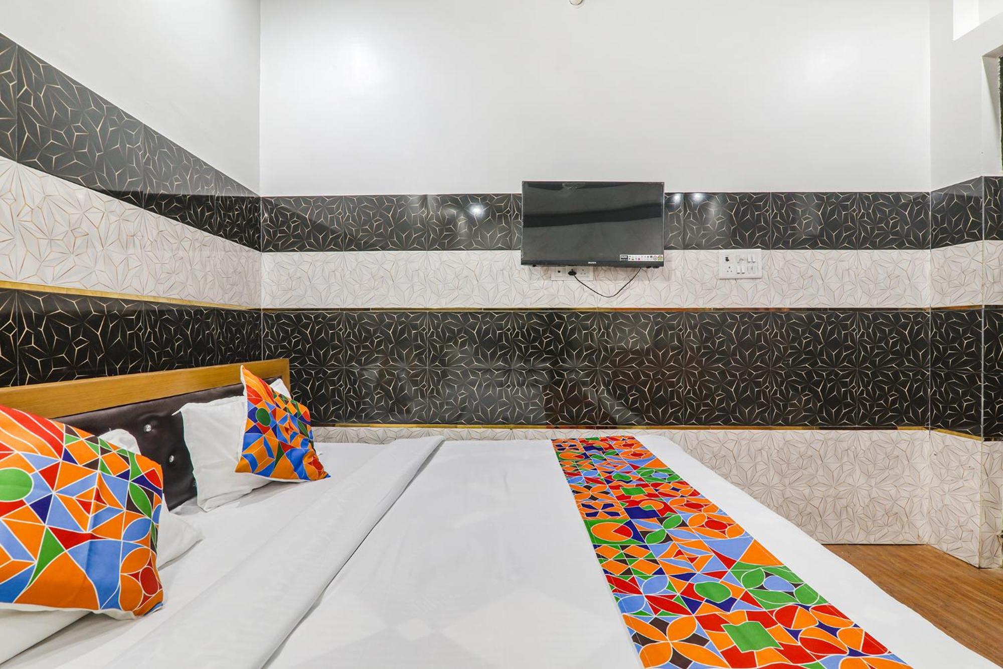 Fabexpress Milan Palace Ayodhya Luaran gambar
