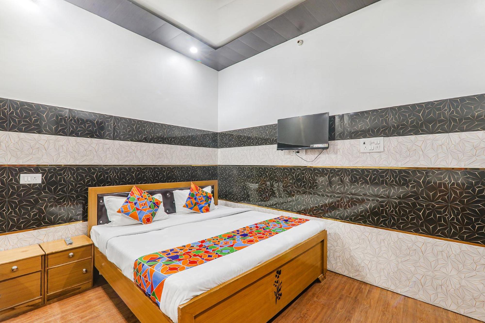 Fabexpress Milan Palace Ayodhya Luaran gambar